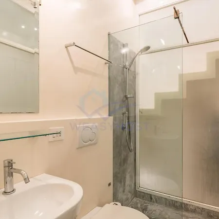 Cozy Entire Close To Piazza Trilussa Рим