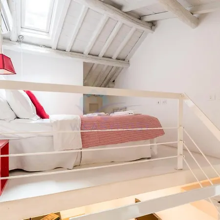 Cozy Entire Close To Piazza Trilussa Апартаменты *