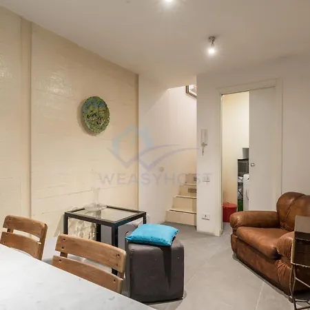 Cozy Entire Close To Piazza Trilussa Апартаменты Рим