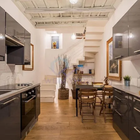 Апартаменты Cozy Entire Close To Piazza Trilussa *