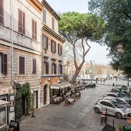 Cozy Entire Close To Piazza Trilussa Апартаменты